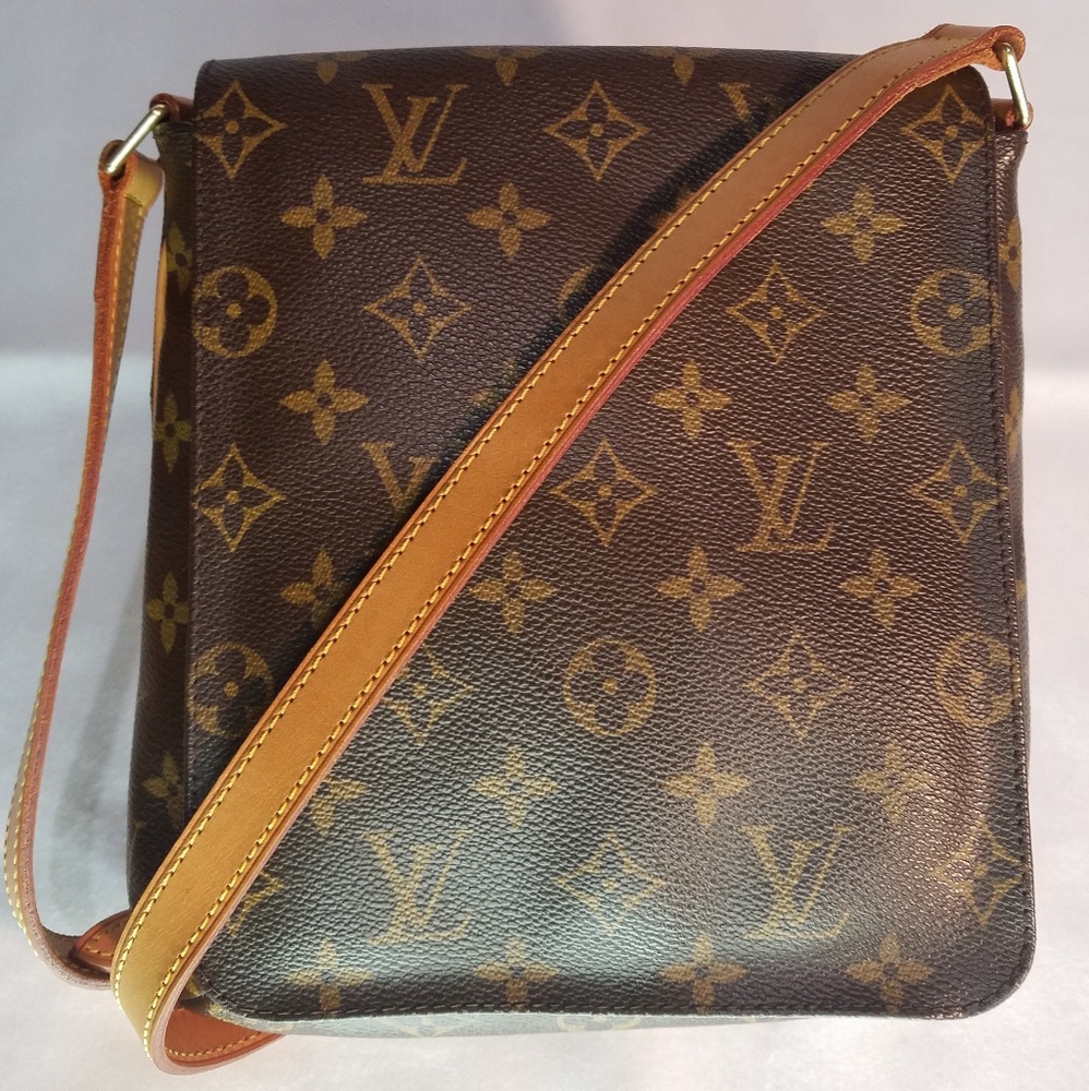 LOUIS VUITTON Monogram Canvas Musette Salsa